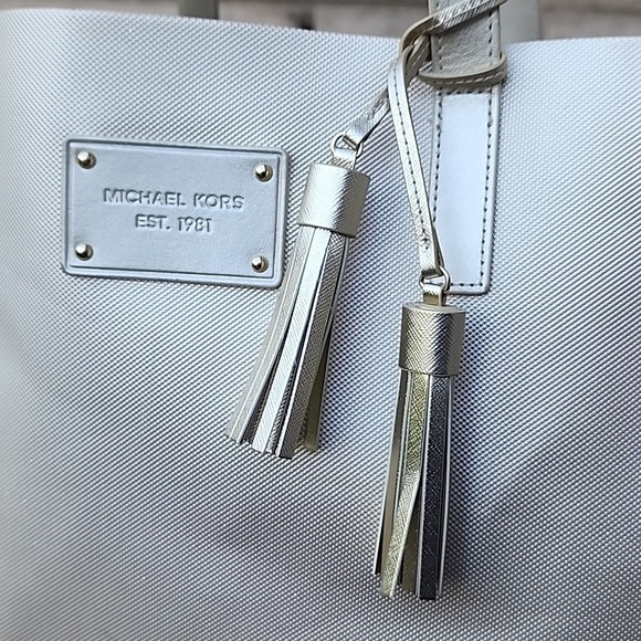 Michael Kors Champagne Metalic Gold Shopping Tote - Picture 9 of 13